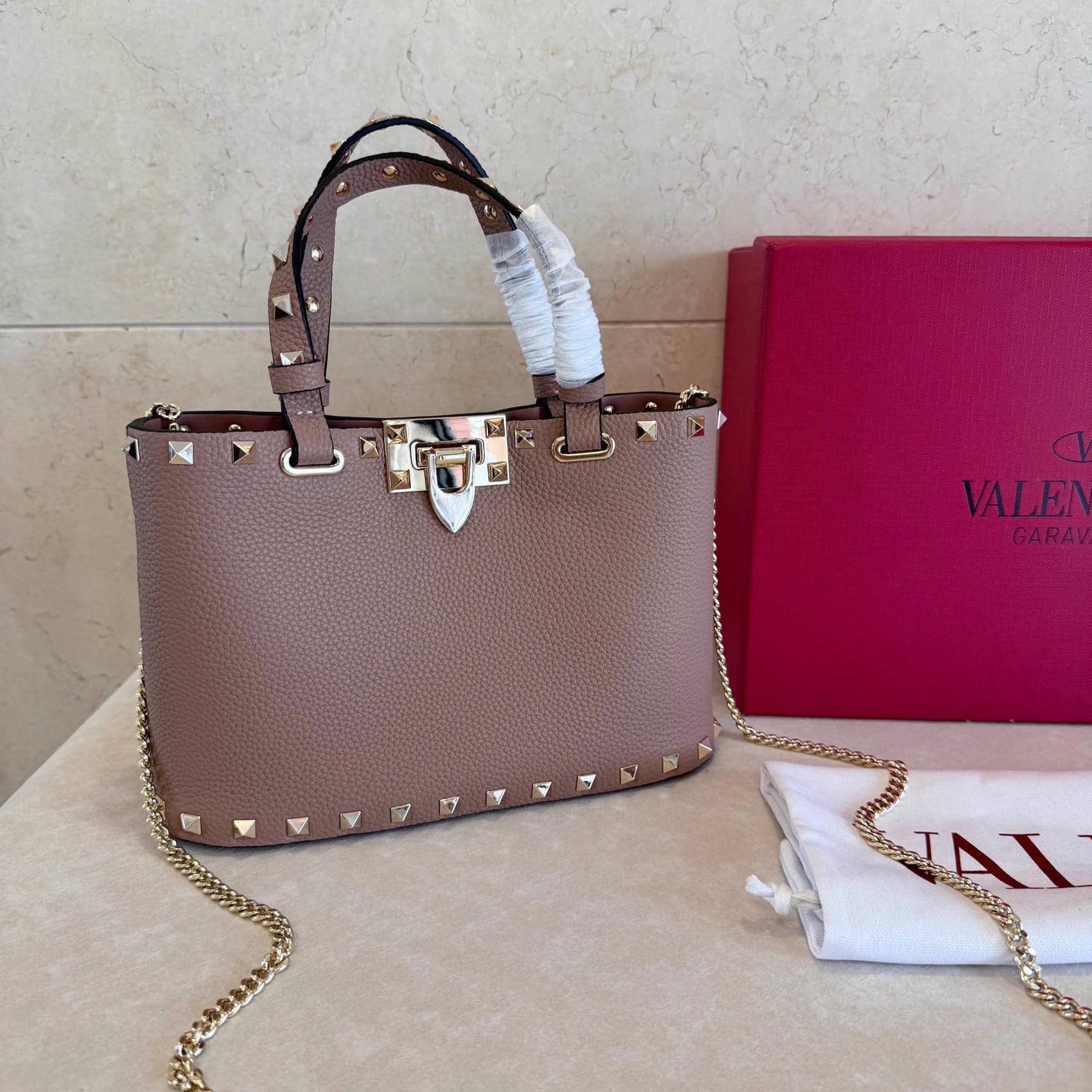 008-Tote Garavani Rockstud